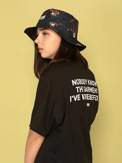 NOBODY KNOWS S/S TEE-BLACK